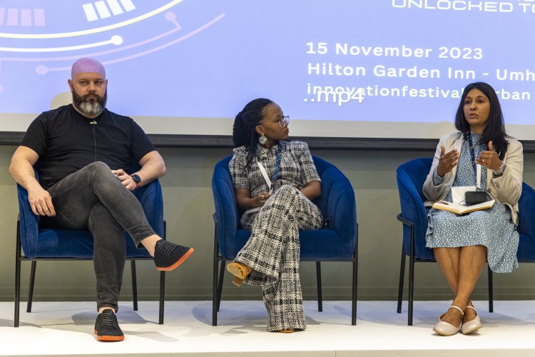 A Nasser Fellow leads discussions at the 8th Innovation Festival in Durban, South Africa