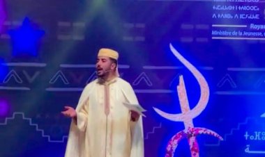 Graduado de  Nasser, Younes Aouin, presentante de las celebraciones culturales en el Reino de Marruecos