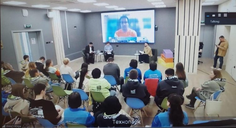 Ghazaly Speaks to Russian Youth at International Club Forum