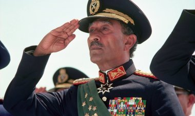 Mohamed Anwar Al-Sadat: Hero of War and Peace