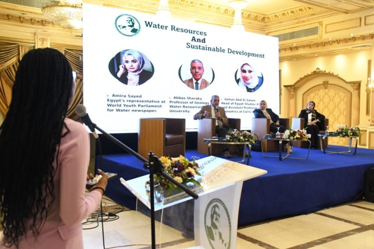 À la clôture des activités du neuvième jour de la bourse Gamal Abdel-Nasser pour le leadership international, une session de dialogue intitulée « Ressources hydriques et développement durable » a eu lieu