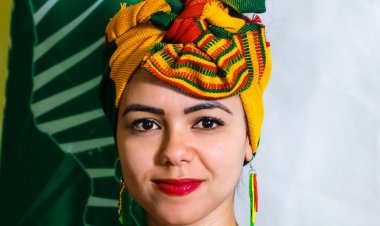 Aya Chebbi: Mwanaharakati wa Tunisia Anayeongoza Sauti za Vijana na Wanawake Barani Afrika