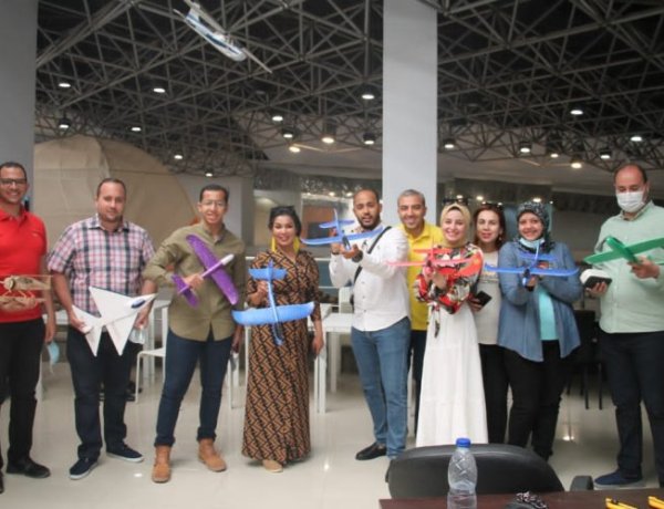 La Bourse « Nasser pour le leadership international » visite le Musée des Forces aériennes lors des activités de la septième journée