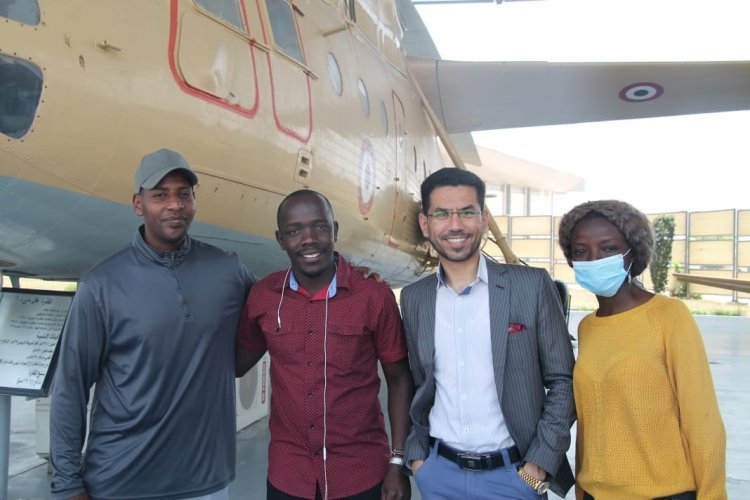 La Bourse « Nasser pour le leadership international » visite le Musée des Forces aériennes lors des activités de la septième journée