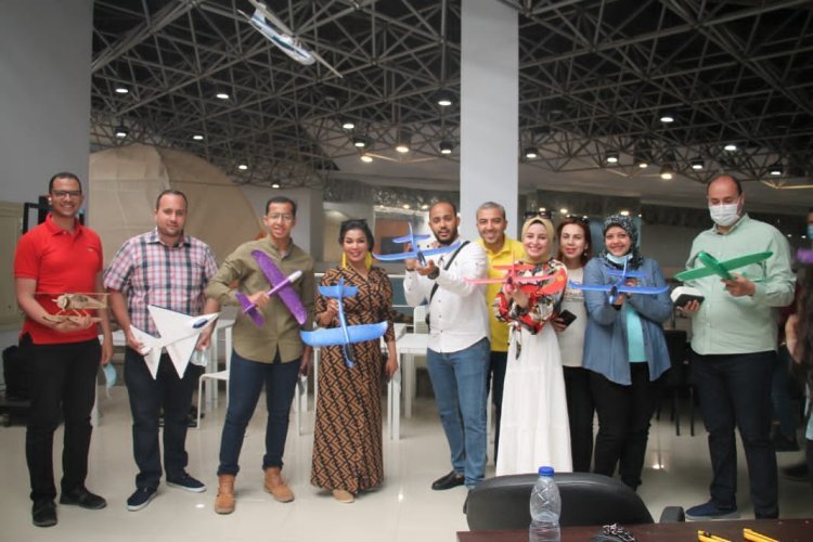 La Bourse « Nasser pour le leadership international » visite le Musée des Forces aériennes lors des activités de la septième journée