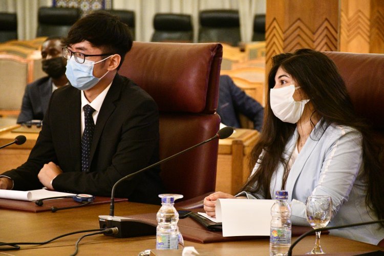 Les participants à la Bourse Nasser pour le leadership international débutent la deuxième journée par une visite à la Ligue arabe