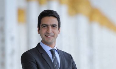 Adel Al-Mahrouqi: Kutoka Shauku ya Kompyuta hadi Mwangaza wa Uandishi wa Habari - Hadithi ya Shauku Isiyozimika